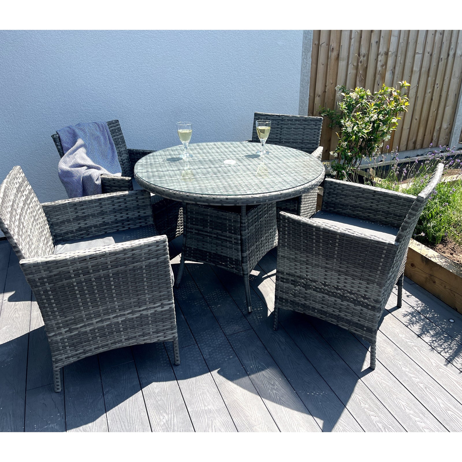 Amazon 5-piece Rattan Wicker Relaxed Garden Dining Set
