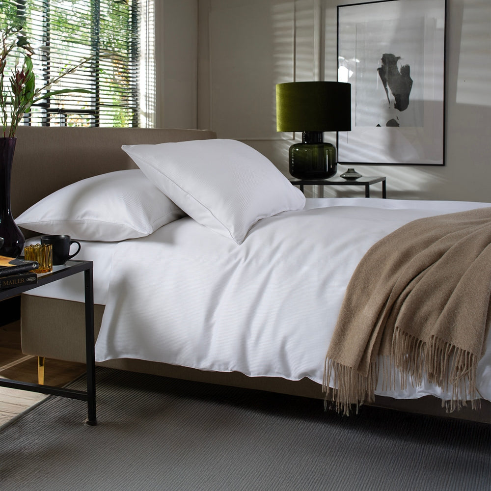 Fine Stripe 100% Cotton White Duvet Cover Set – 200tc Sateen With 2mm Stripe And Piped Trim | King | White