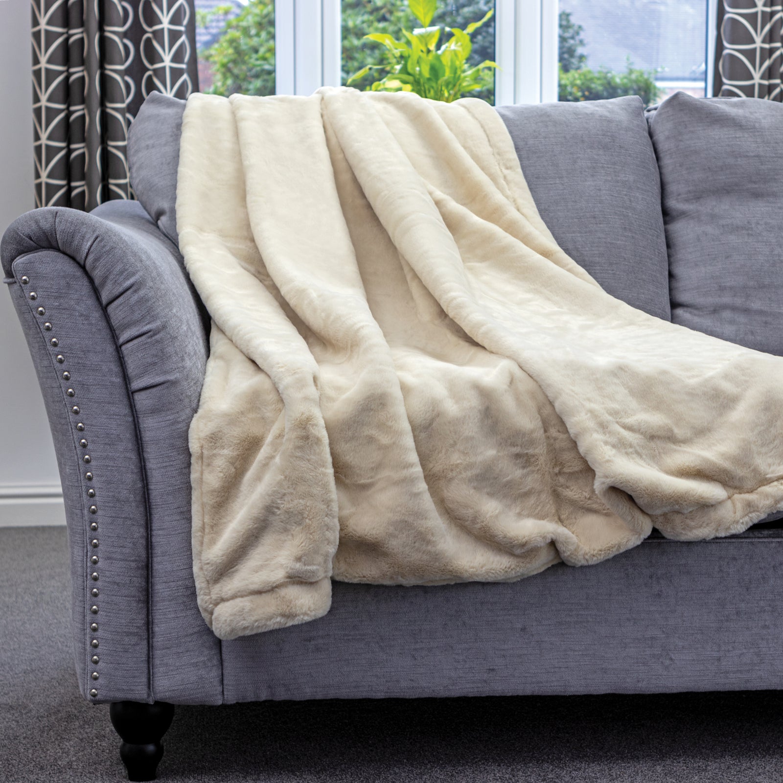 Blanket Throw Soft Faux Fur 160 X 130cm Fleece Overblanket Fluffy Blanket  For Sofa & Beds | L | Cream