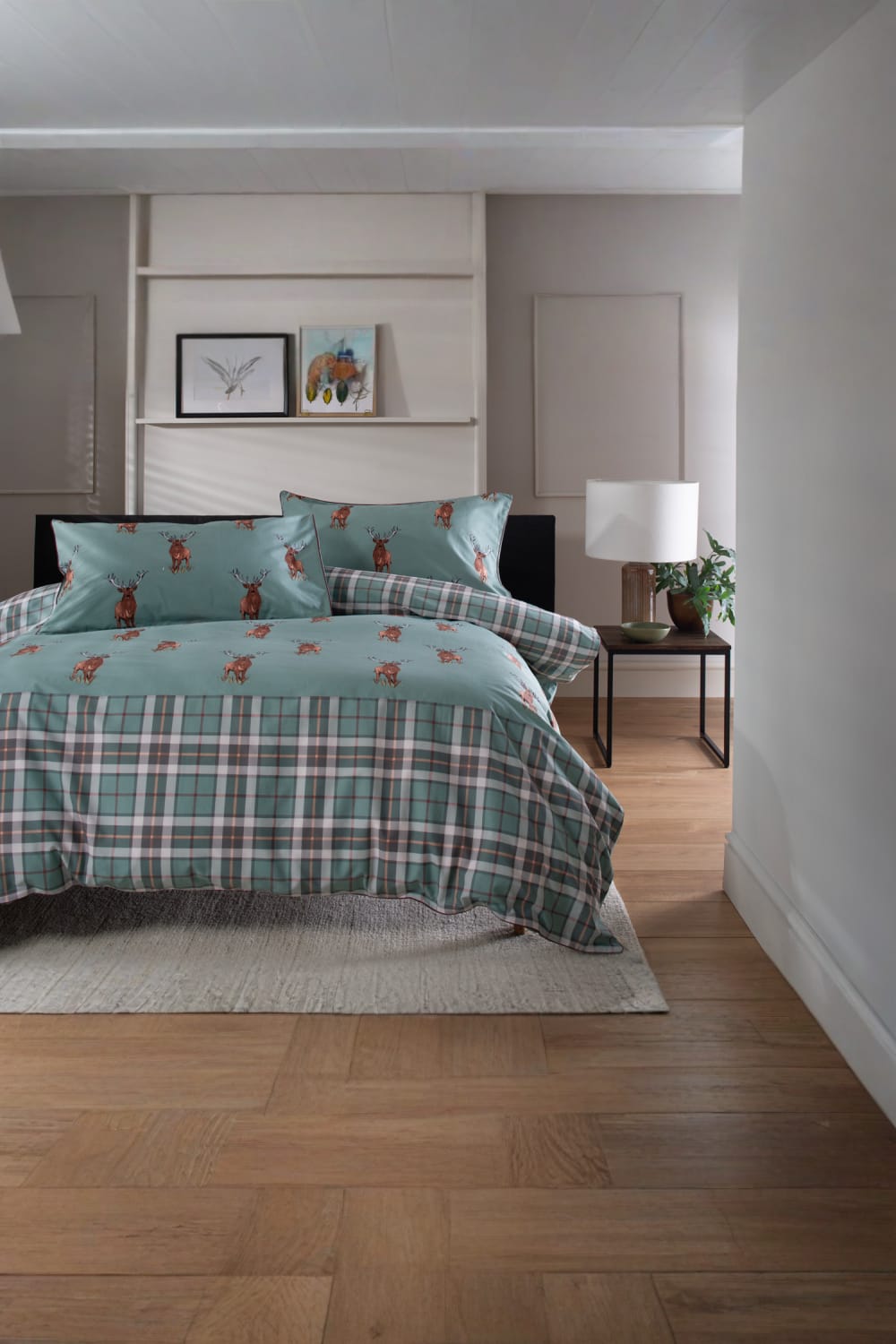 Highland Fell 100% Cotton Duvet Cover Set – Stag Printed Bedding With Piped Edging | Super King | Green