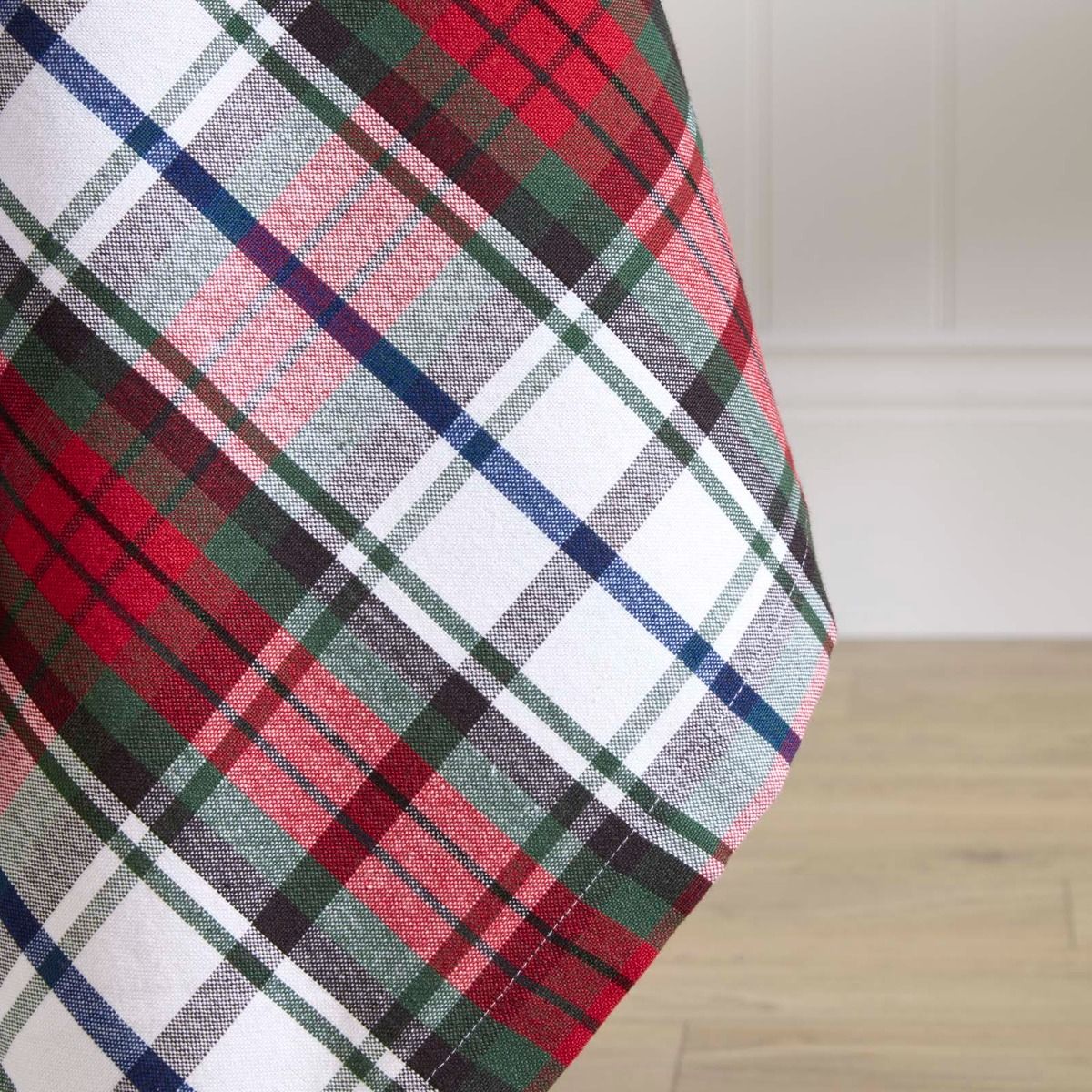 Red Macduff Tartan Christmas Tablecloth 137 X 228 Cm