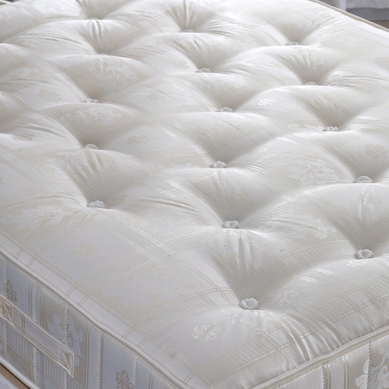 Majestic 1000 Pocket Sprung Mattress | Double | White