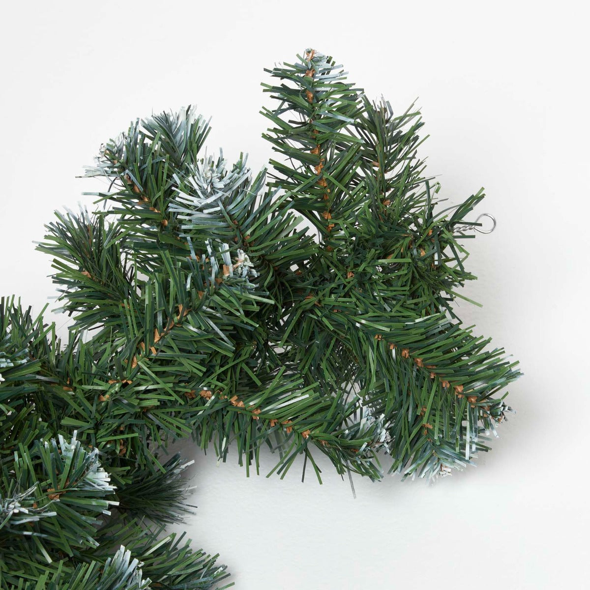 HOMESCAPES Green Snow Dusted Foliage Christmas Garland, 182 Cm