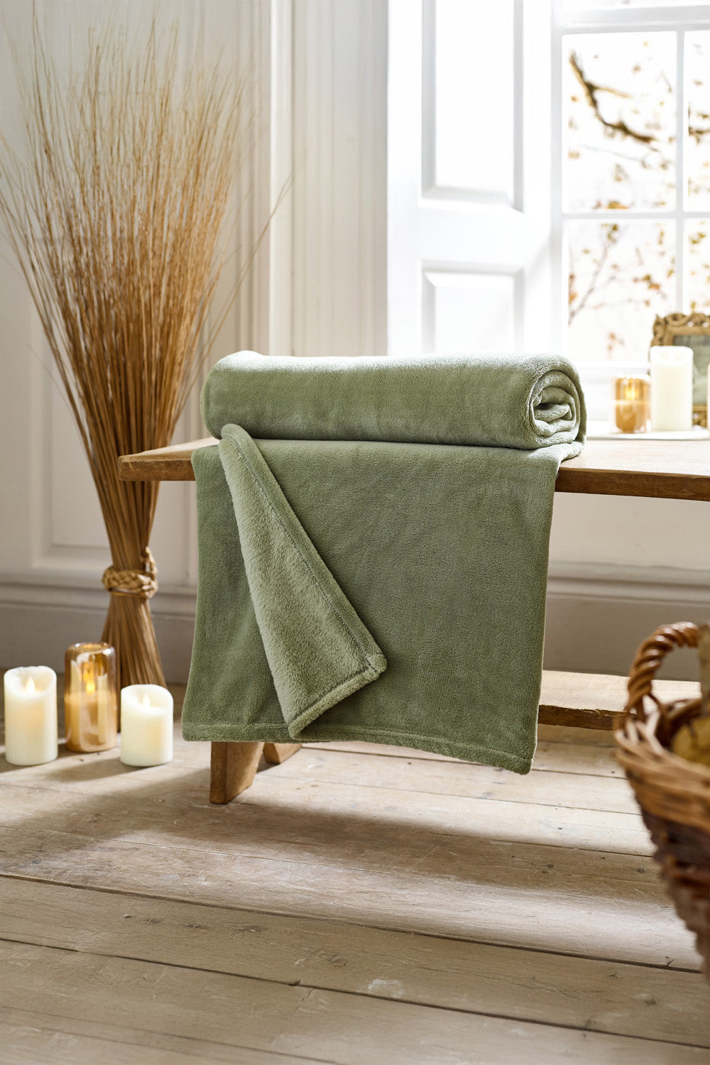 Snuggle Touch Solid Colour Fleece Throw – 140x180cm – Super Soft Plain Blanket | 140cm x 180cm | Sage Green