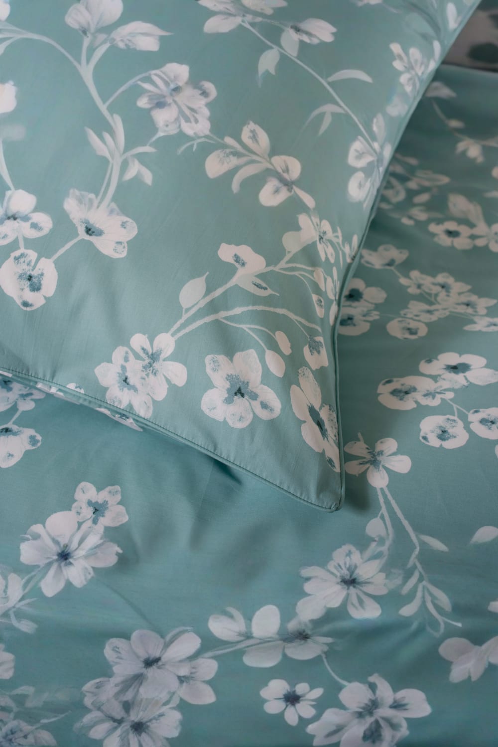 Petite Fleure 100% Cotton Duvet Cover Set – Floral Blossom Print Bedding With Piped Edges | Double | Duck Egg