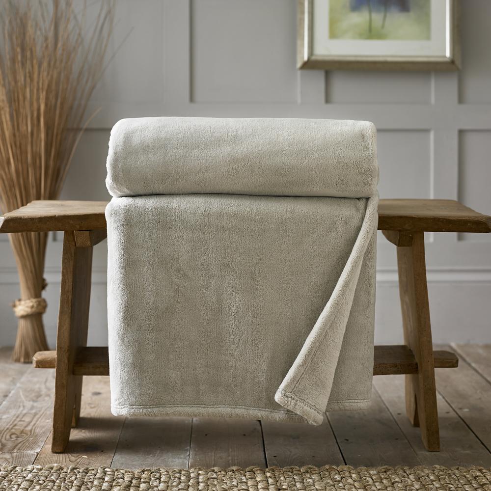Hardwick Heavyweight Supersoft Fleece Throw | 150cm x 180cm | Taupe