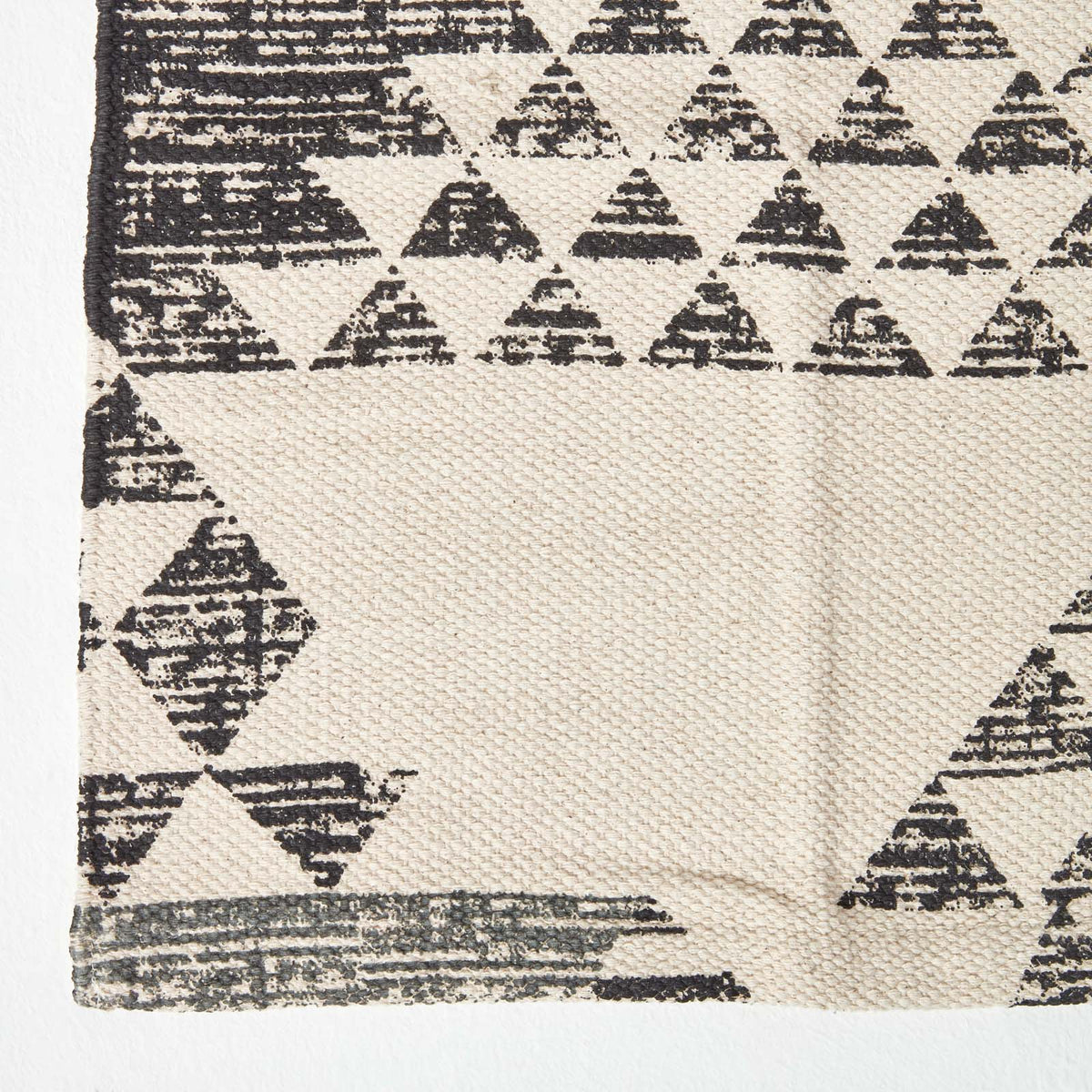 Delphi Geometric Style 100% Cotton Printed Rug | 150cm x 220cm | Black & White