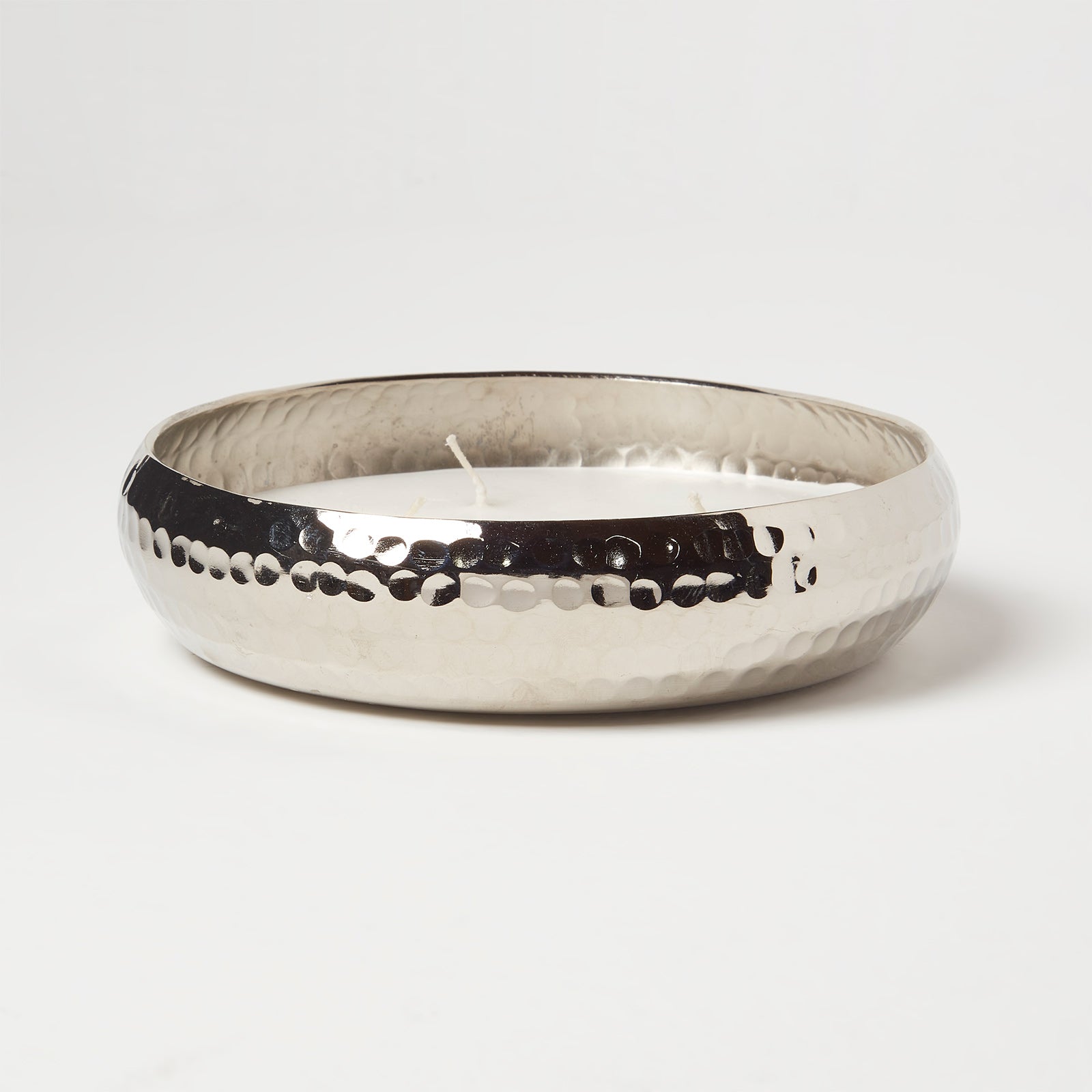 HOMESCAPES Silver Hammered Vanilla Scented Candle - 15 Cm