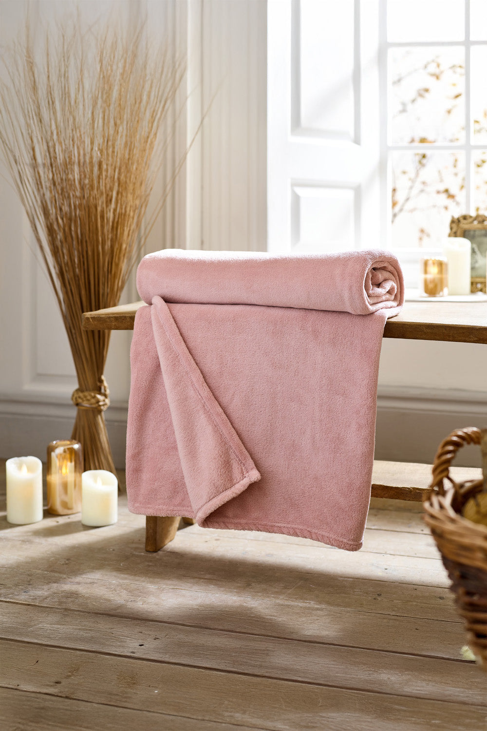 Snuggle Touch Solid Colour Fleece Throw – 140x180cm – Super Soft Plain Blanket | 140cm x 180cm | Pink