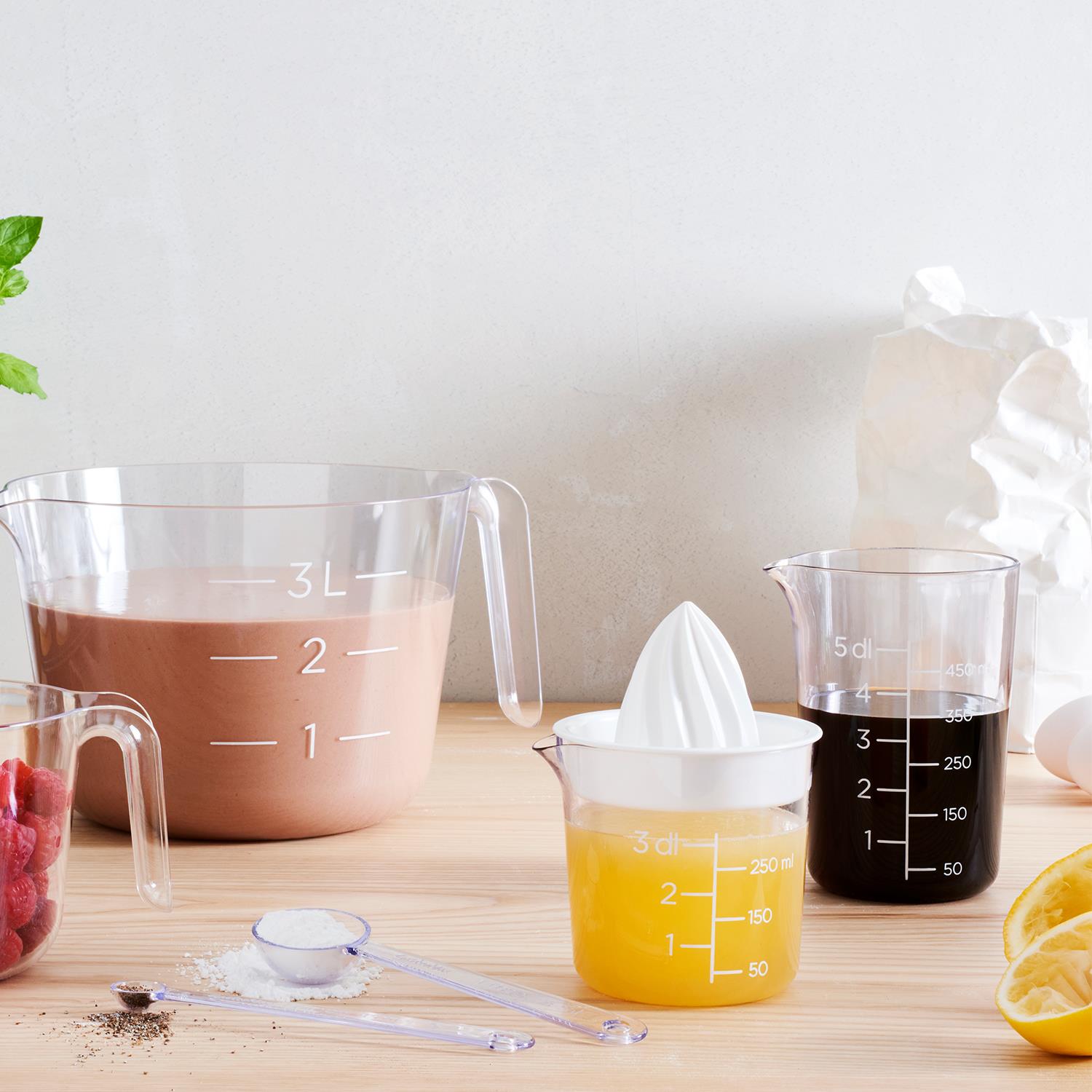 Clear Transparent Food Mixing Bowl With An Easy-to-pour Spout 0.8 L