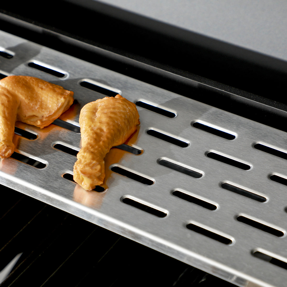 2-in-1 Gas Bbq And Plancha, 15kw, 4+1 Burner | Black