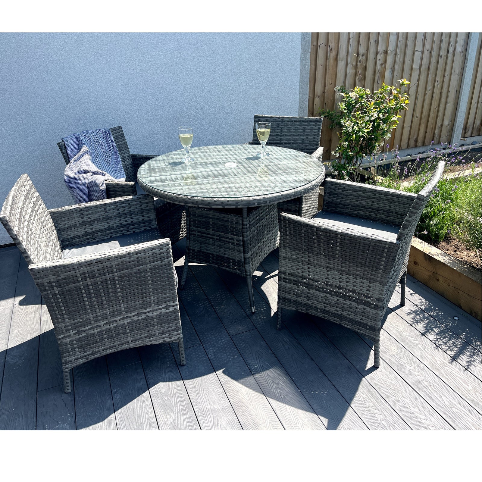 Amazon 5-piece Rattan Wicker Relaxed Garden Dining Set