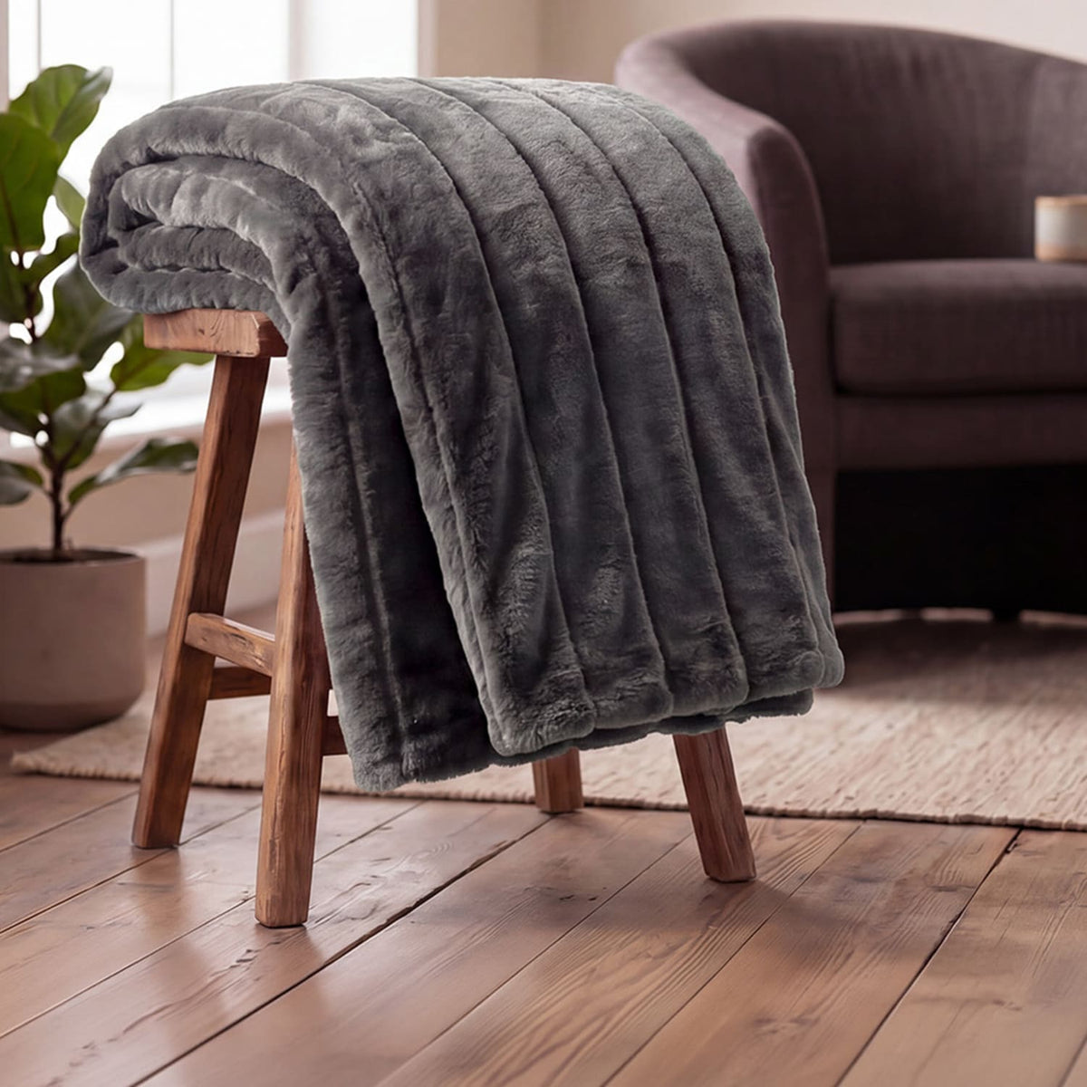 Hockley Faux Fur Throw | 130cm x 150cm | Grey