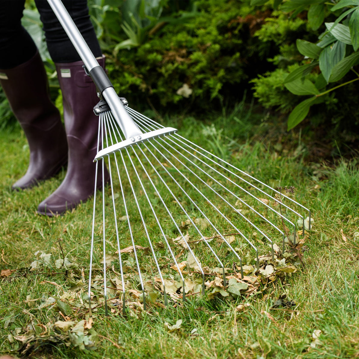 Expanding Leaf & Lawn Rake | Silver
