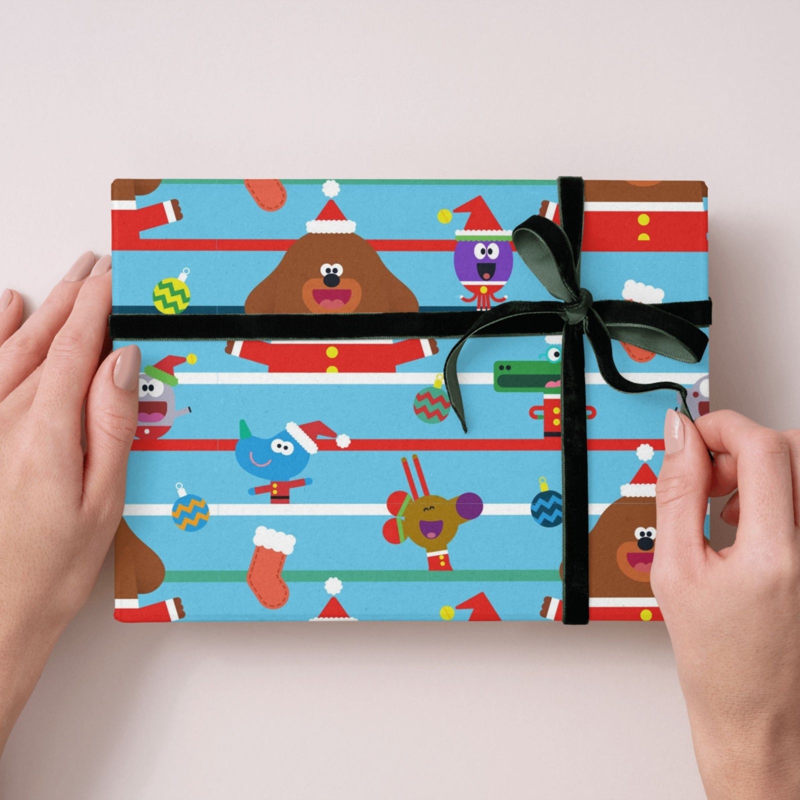 Christmas Wrapping Paper 2 Sheets & 2 Tags
