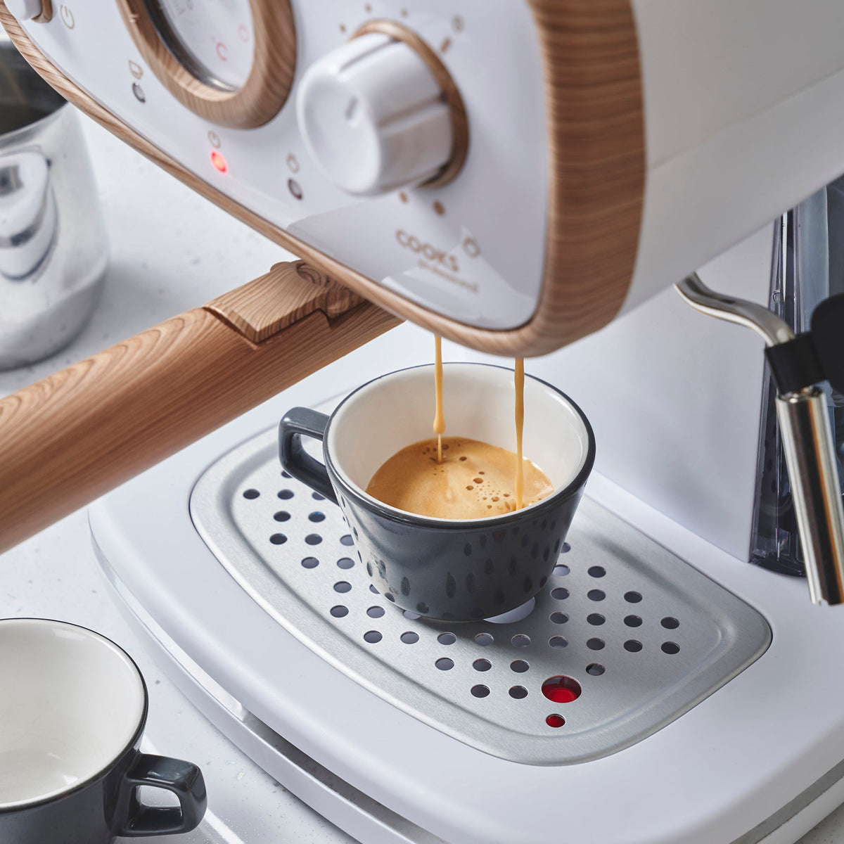 15-bar Retro Espresso Coffee Machine With Steam Wand | White