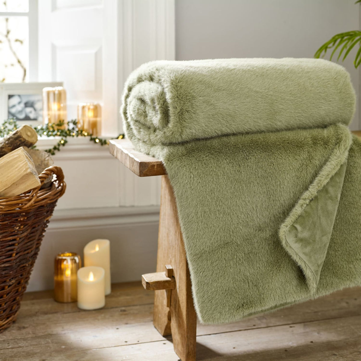 Ashford Faux Fur Throw | 130cm x 180cm | Green