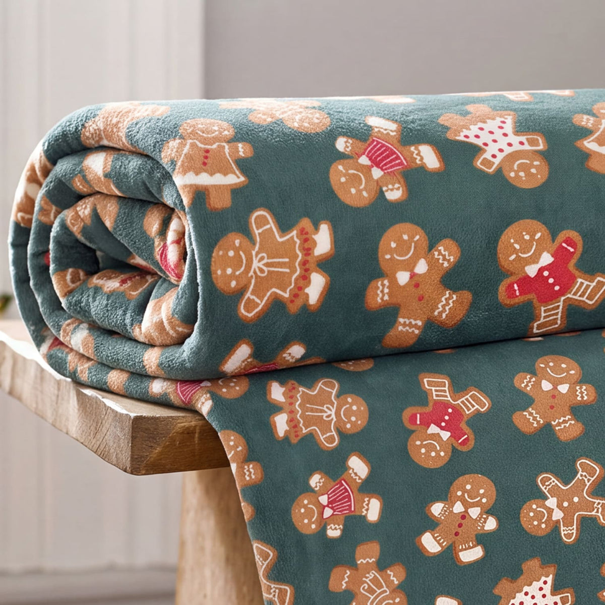 Deyongs Cozy Comforts Gingerbread Fleece Throw – Festive Printed Blanket