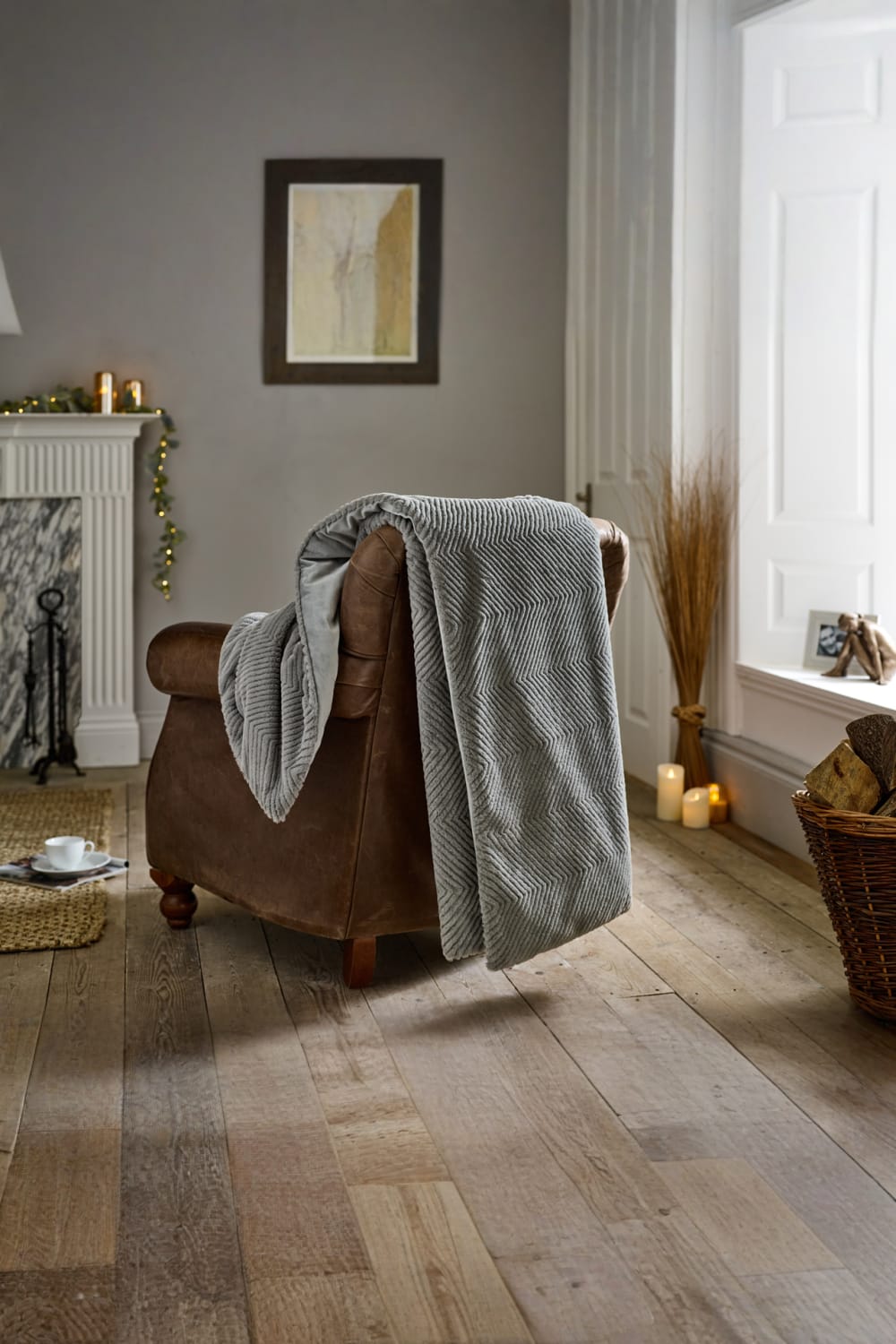 Burghley Extra Soft Faux Fur Throw 130x170cm – Chevron Pattern Decorative Blanket | 130cm x 170cm | Grey