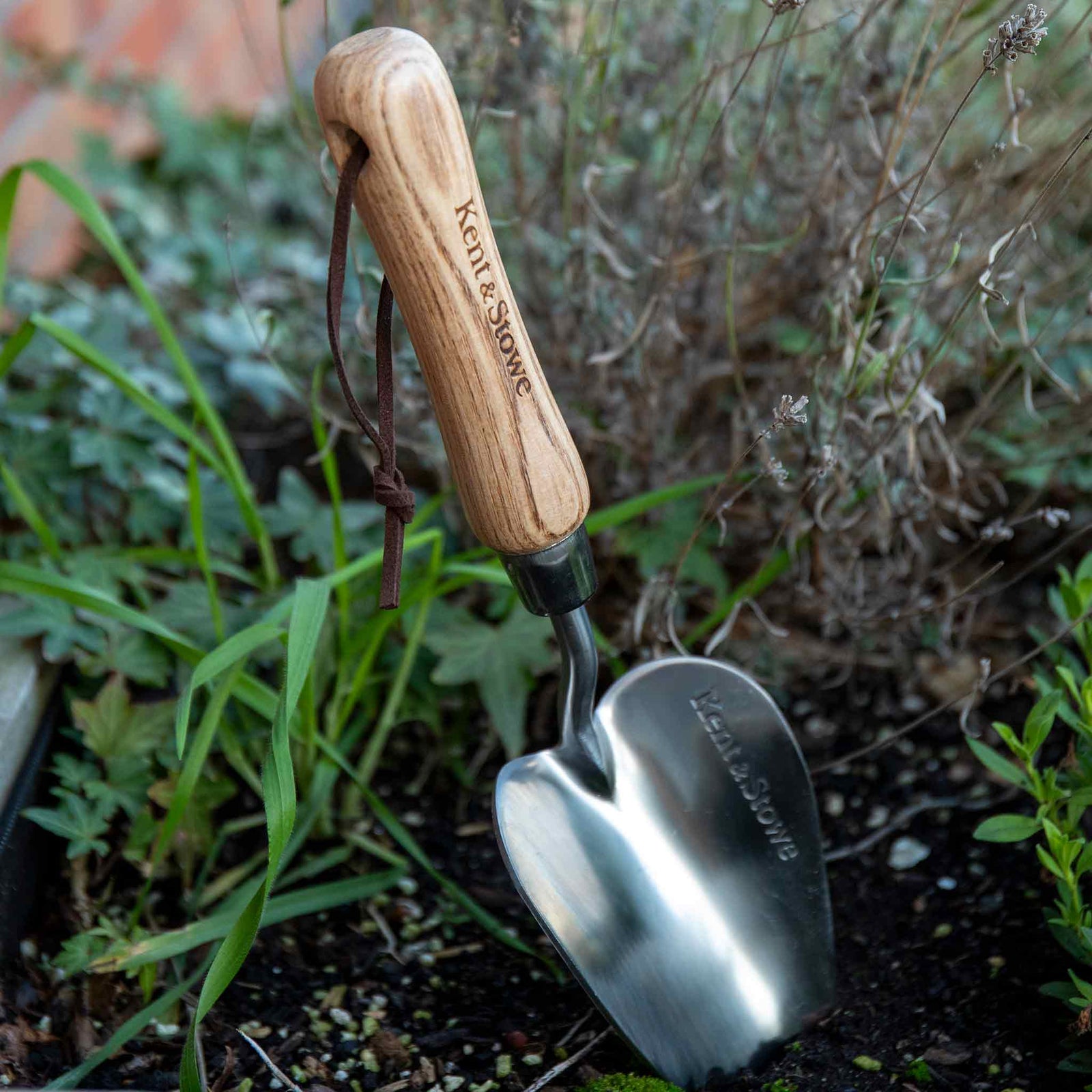 Heart-shaped Stainless Steel Hand Trowel With Fsc Ash Handle | 33cm