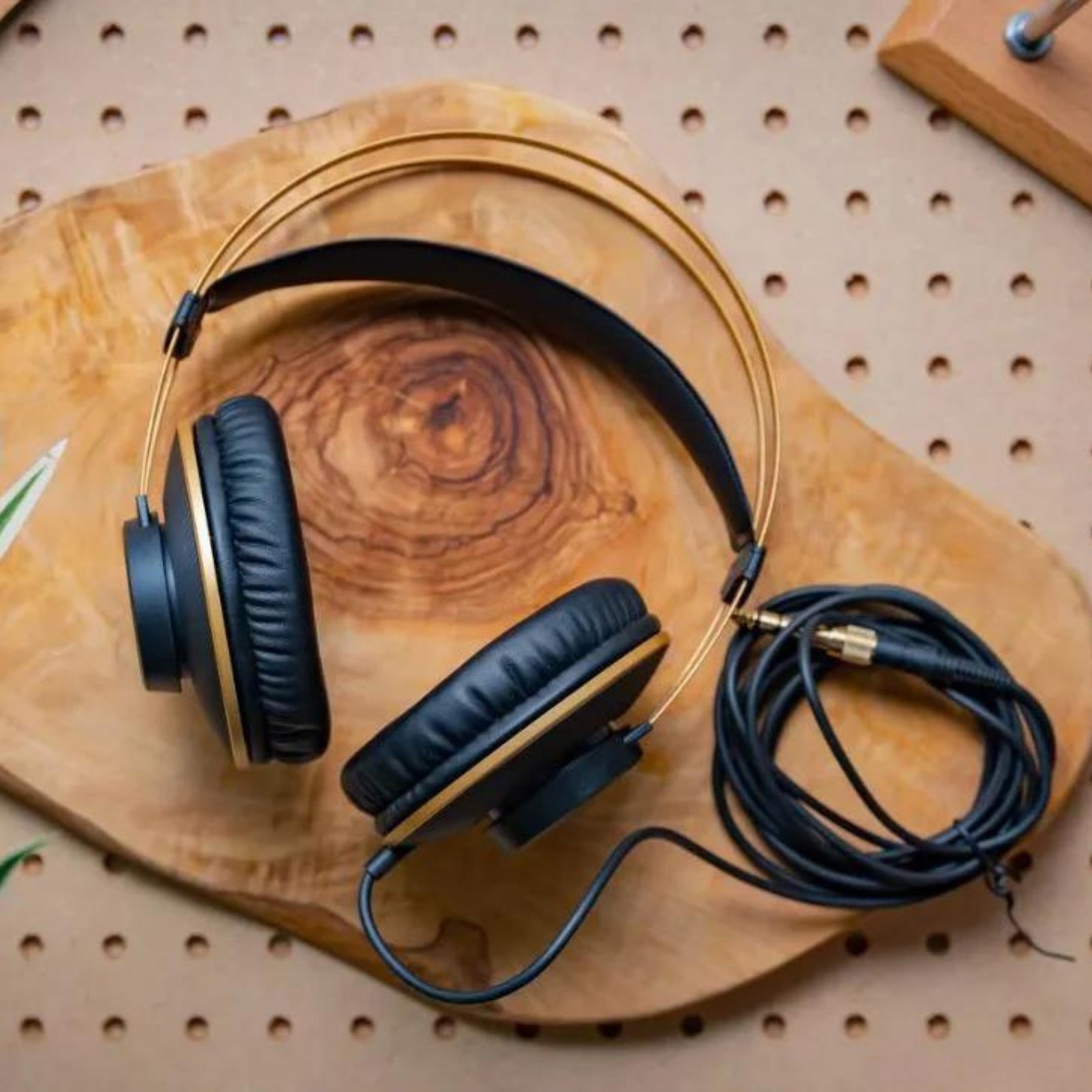 K92 Closed-back Over Ear Monitoring Headphones