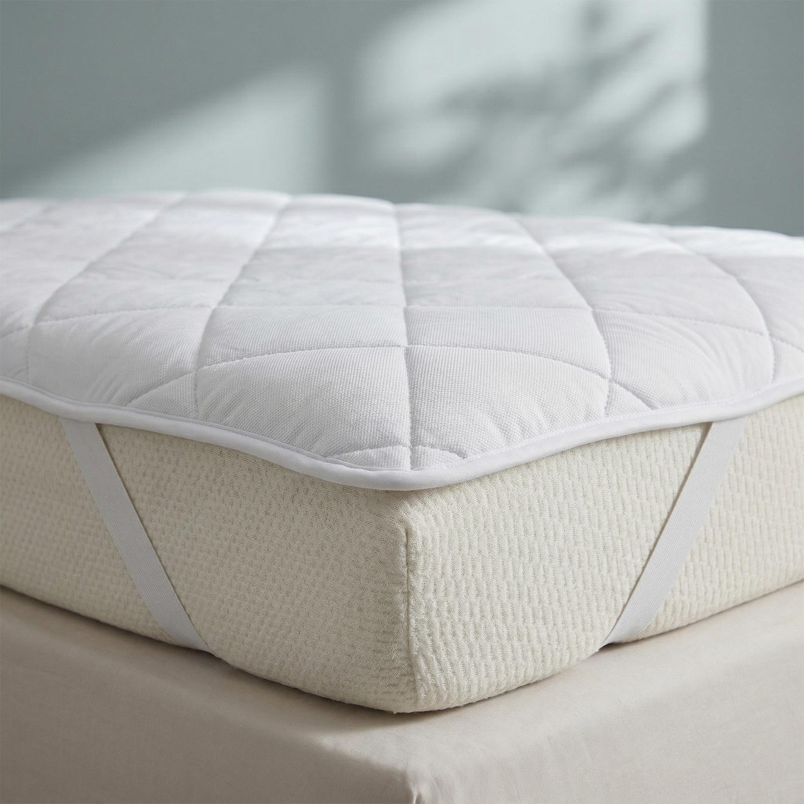 HOMESCAPES Advanced Cooling Mattress Topper, Double