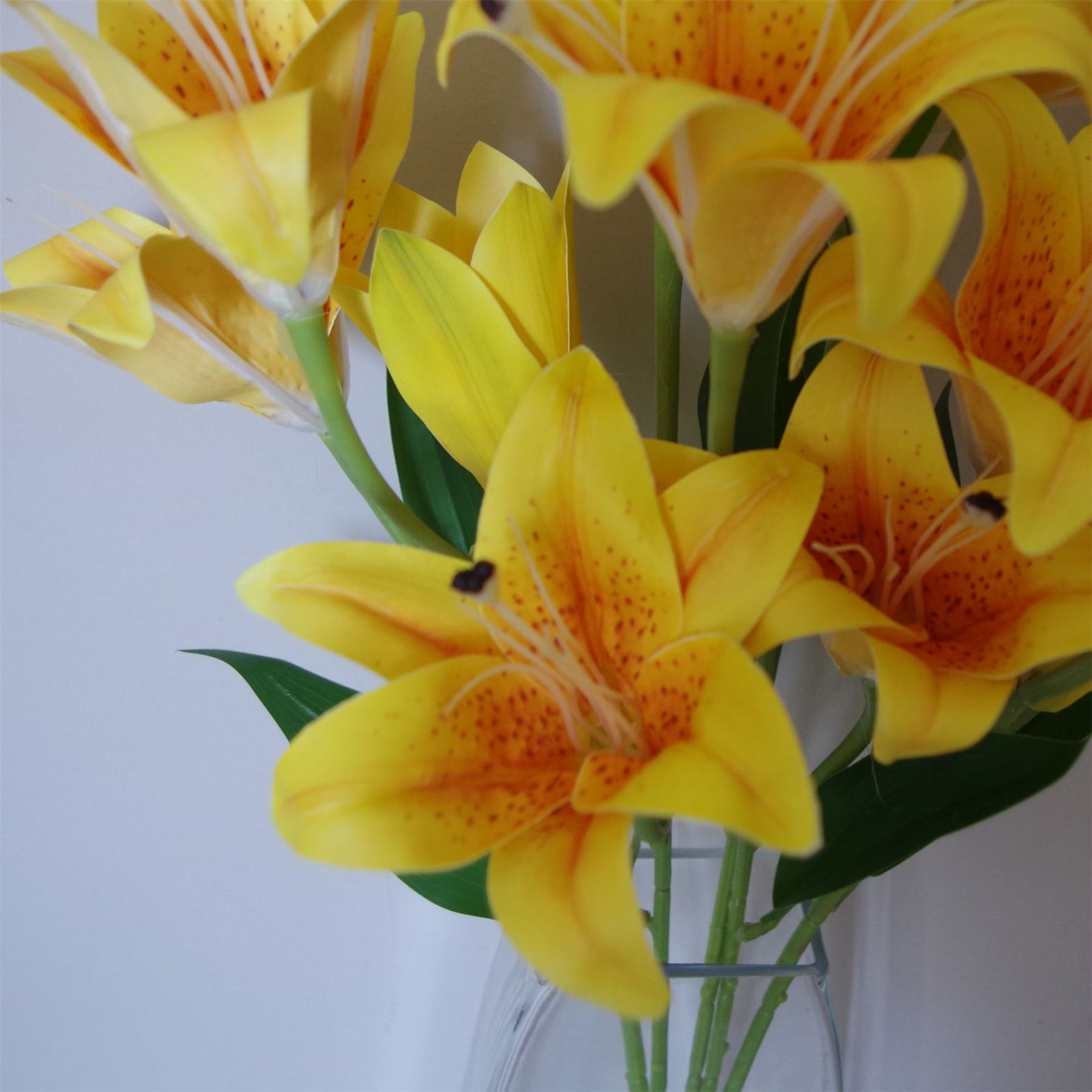 12 X 60cm Artificial Lily Stem Yellow 144 Flowers