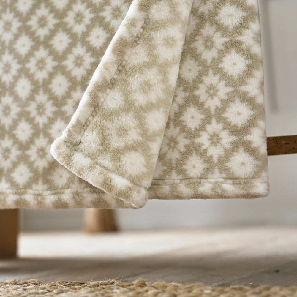 Oxton Printed Heavyweight Plush Fleece Large 150x180cm Throw | 150cm x 180cm | Cream