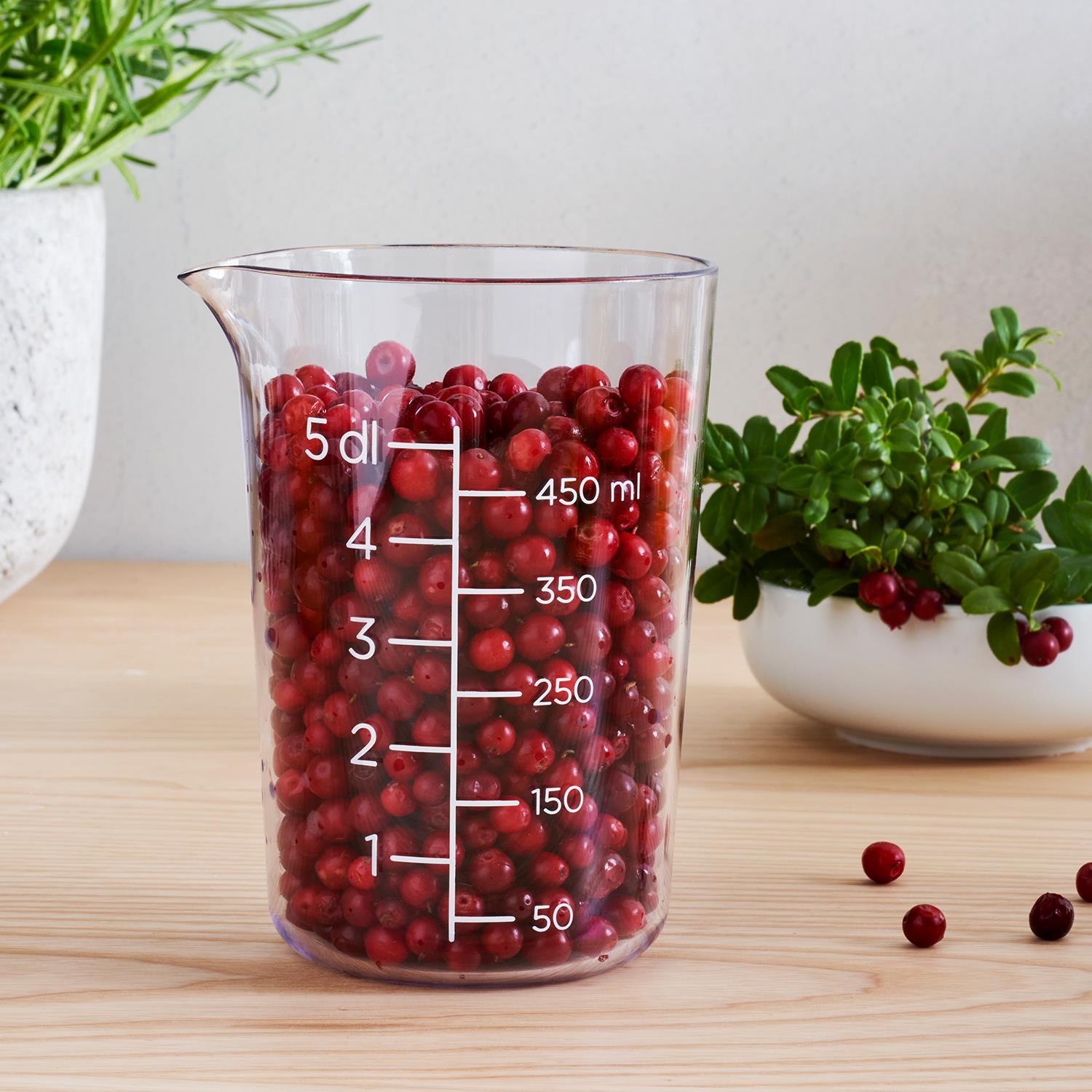 Clear Transparent Volume Measuring Cup With An Easy-to-pour Spout 0.5l