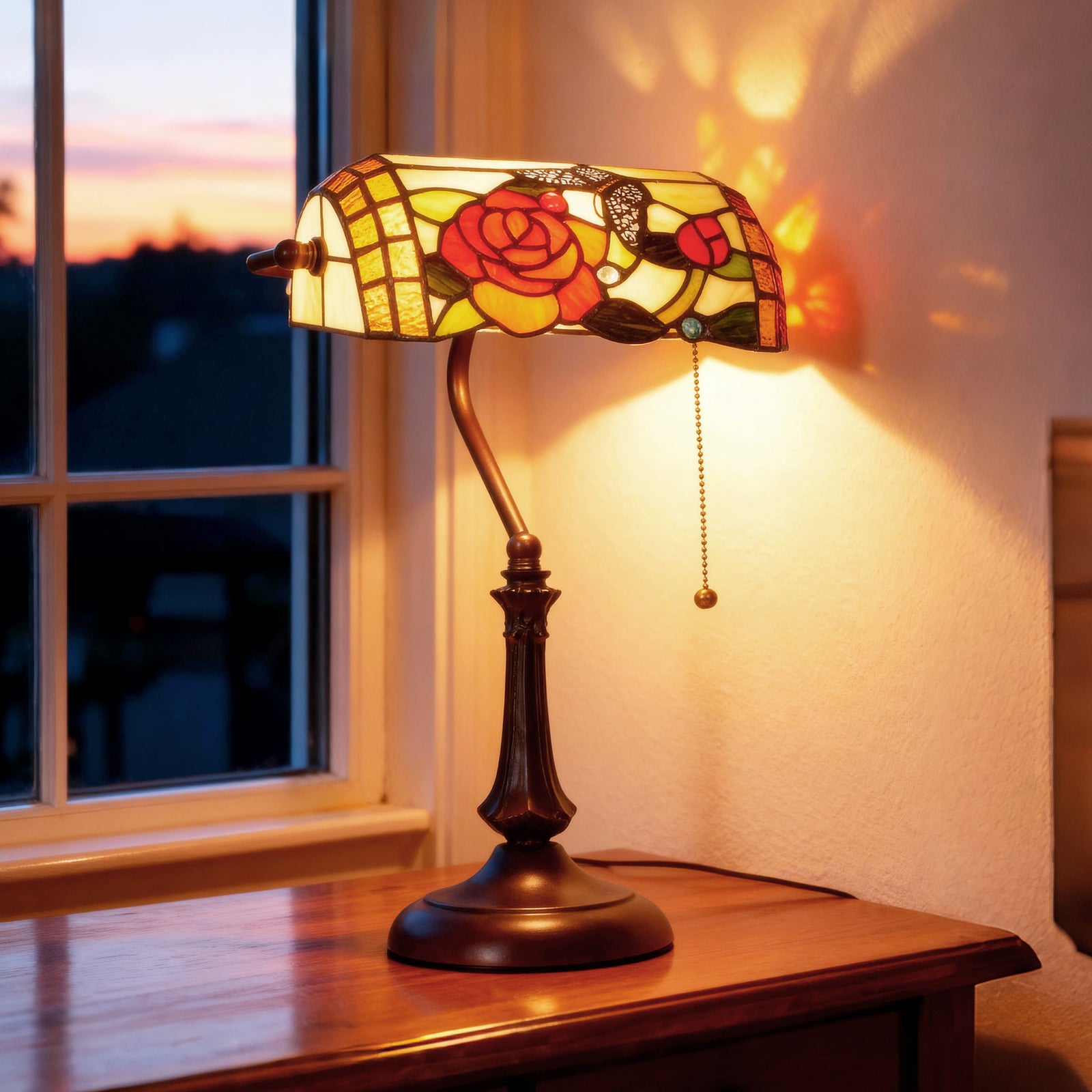 HOMCOM Tiffany-style Stained Glass Table Lamp, Handcrafted Antique Bedside