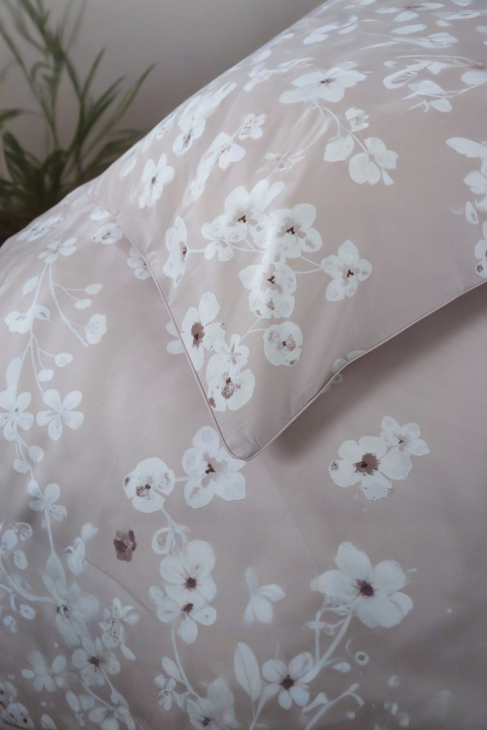 Petite Fleure 100% Cotton Duvet Cover Set – Floral Blossom Print Bedding With Piped Edges | King | Pink