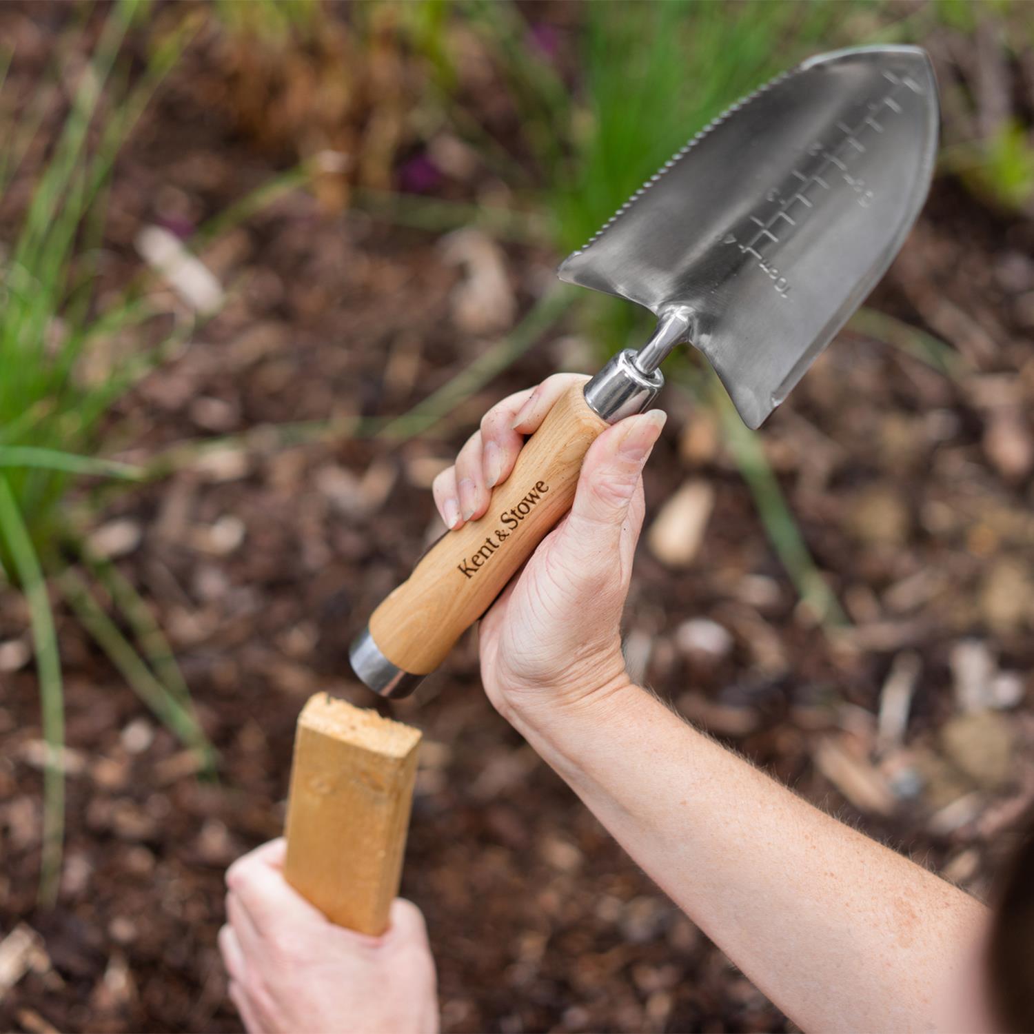 Kent & Stowe Stainless Steel The Capability Trowel Rust Resistant Fsc