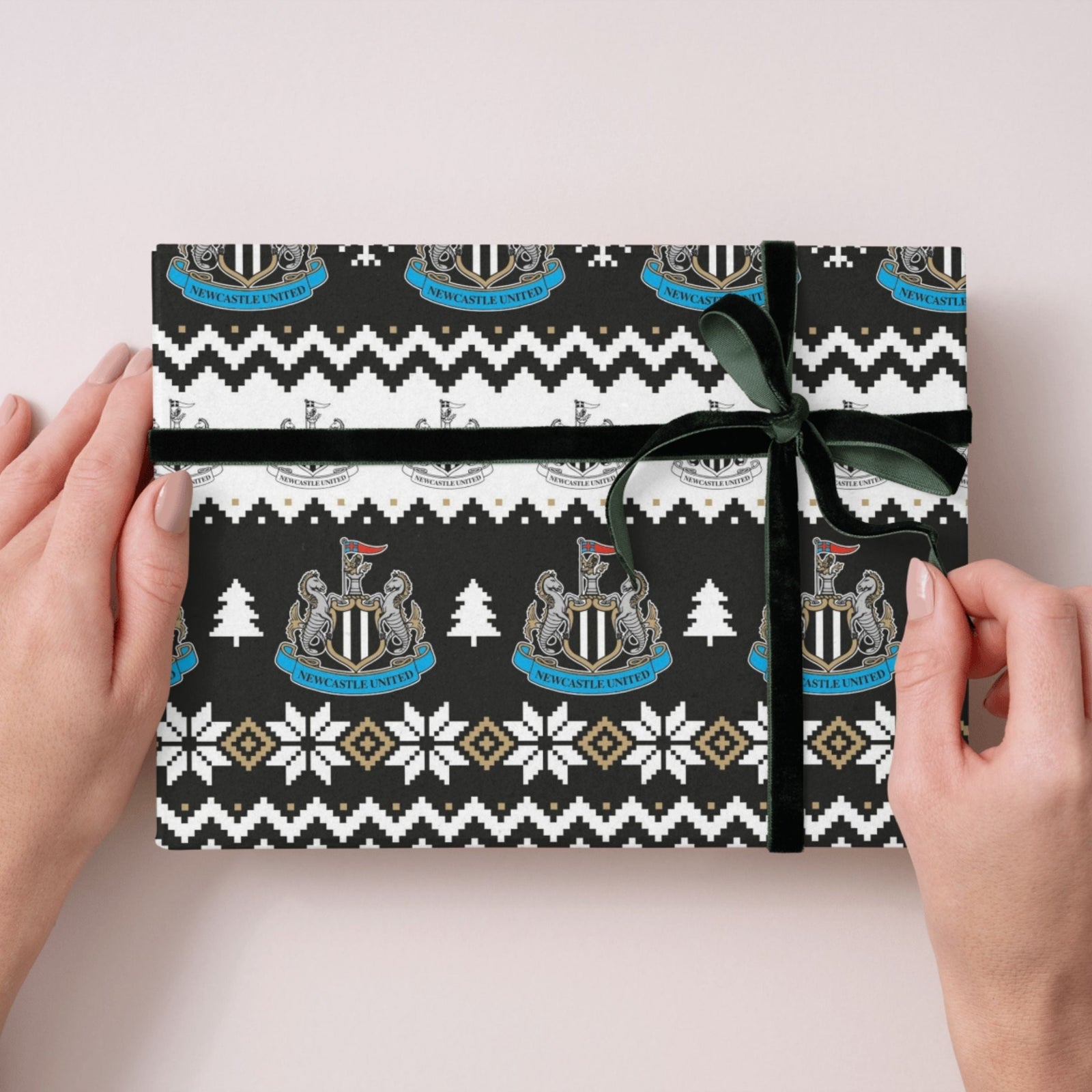 Newcastle United FC Newcastle United Christmas Gift Wrap, 2 Sheet 2 Tag, Official Product