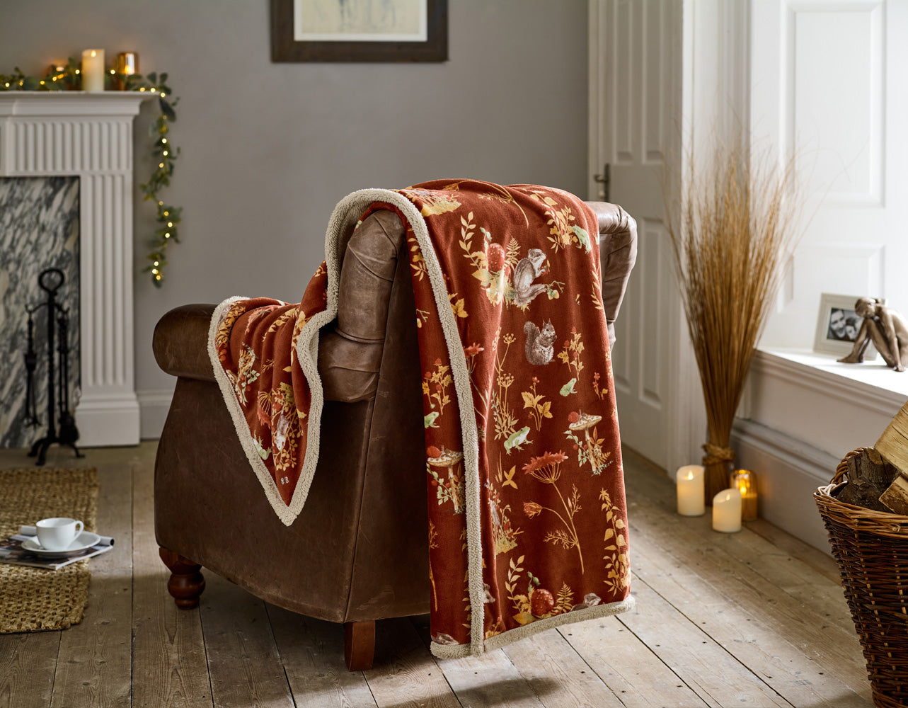 Autumnal Woodland Throw Rust – Sherpa Lined Woodland Animal Blanket 130x170cm | 130cm x 170cm | Rust