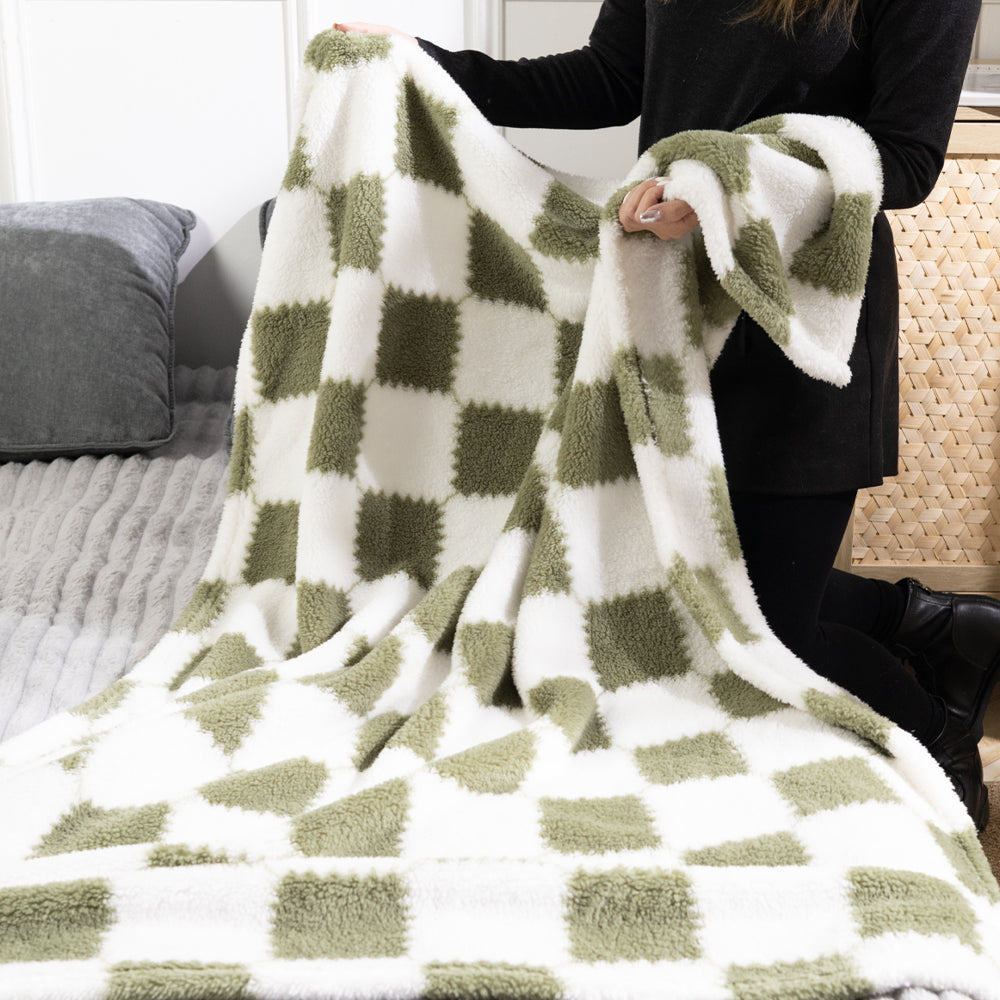 Green And White Checkered Super Soft Cozy Throw Blanket – Plush Lightweight Throw With Multiple Size Options | Small