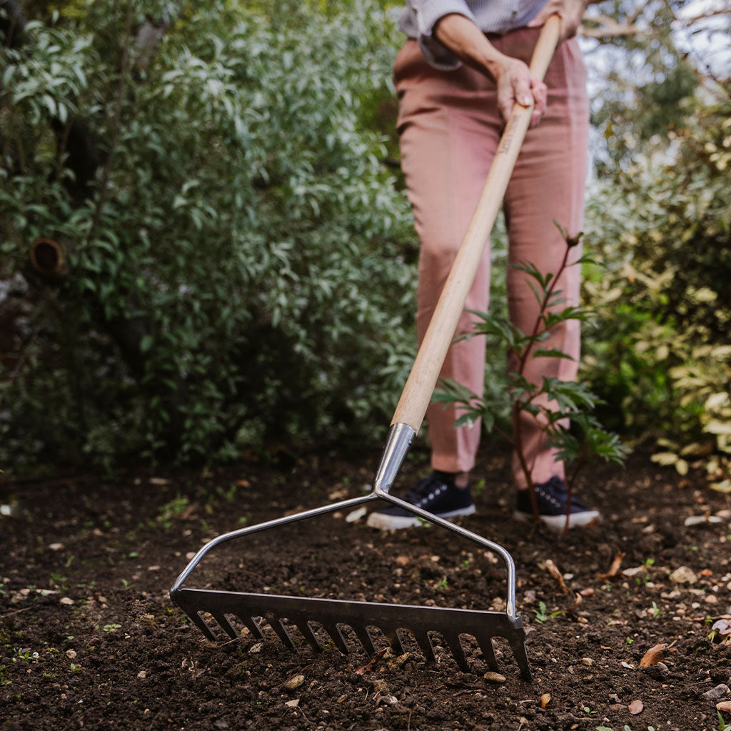 Garden Life Lightweight Stainless Steel Soil Rake 12-tine, 130 Cm Ash Handle | 160cm