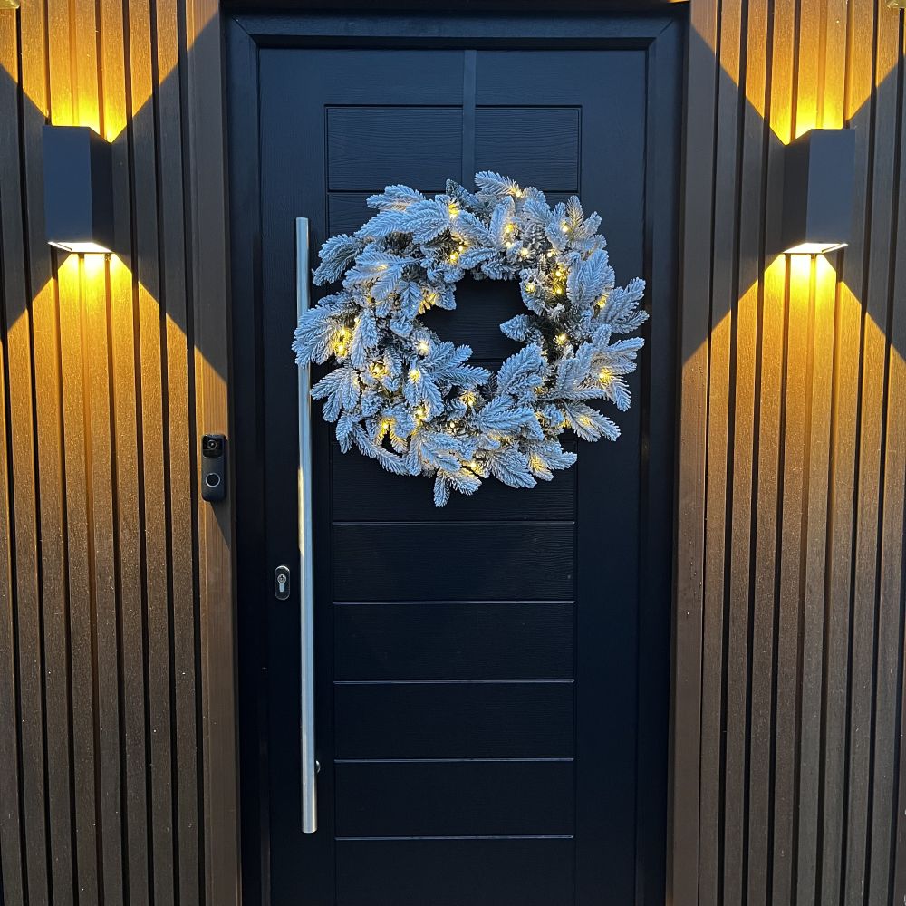 60cm Premium Mixed Branch Prelit Snow Flocked Christmas Wreath - With Timer