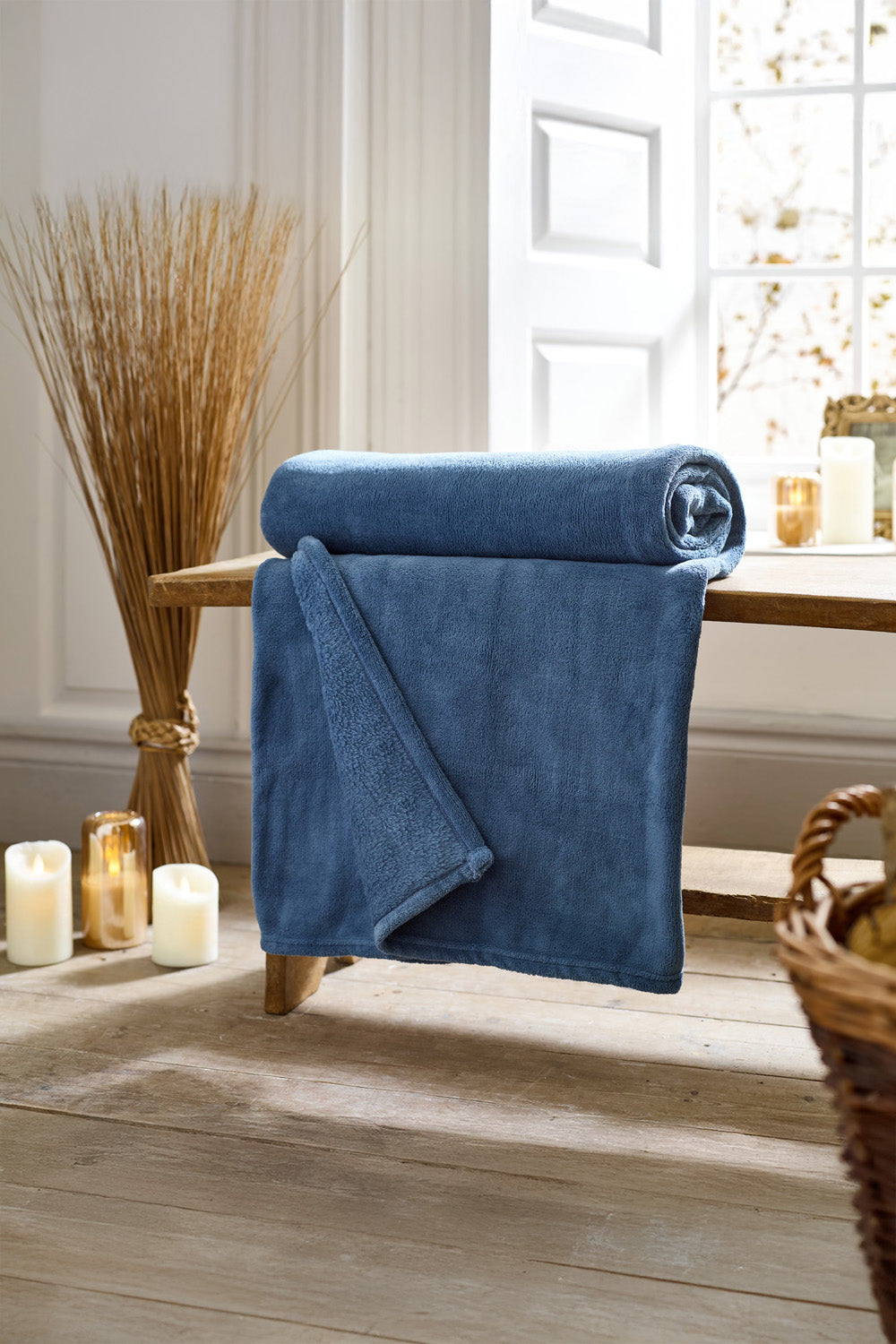 Snuggle Touch Solid Colour Fleece Throw – 140x180cm – Super Soft Plain Blanket | 140cm x 180cm | Ocean