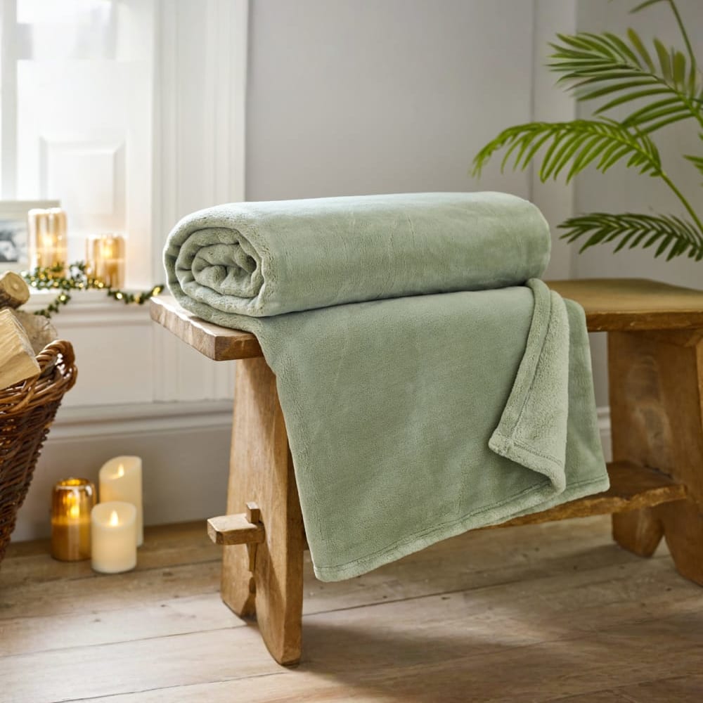 Coco Touch Flannel Throw – Luxury 140x180cm Ultra Soft Blanket | 140cm x 180cm | Green