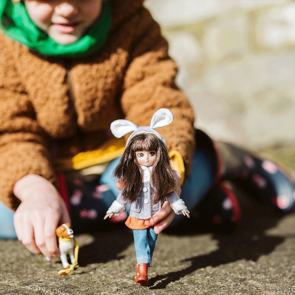 Bigjigs Toys Walk in the Park Doll with Dog, 18cm Tall