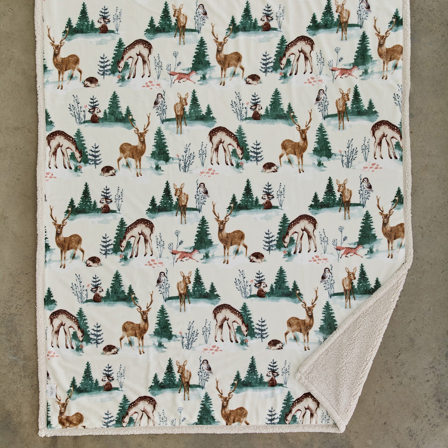 Winter Deers Sherpa Fleece Throw – 140 X 180cm Super Soft Woodland Animal Blanket With Flannel Front And Warm Sherpa Reverse | 140cm x 180cm | Cream