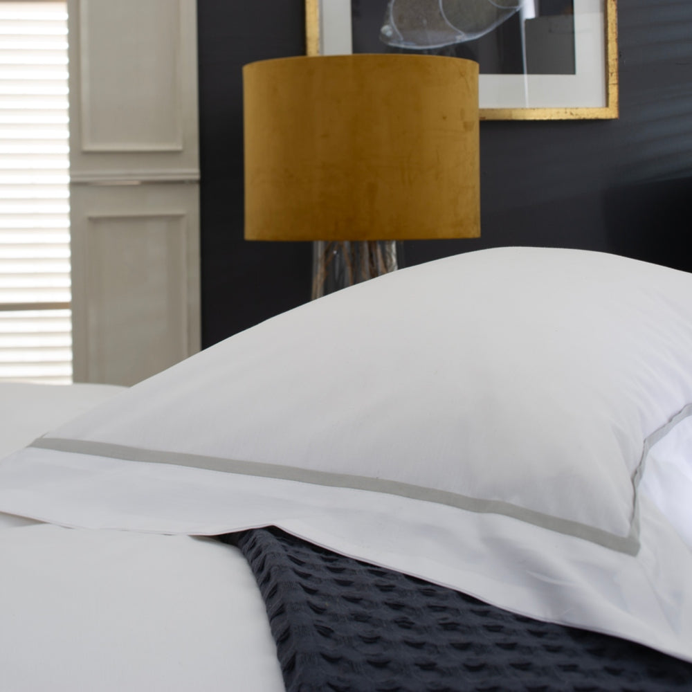 Hampstead Duvet Cover Set – 200 Thread Count 100% Cotton With Oxford Pillowcases & Inserted Ribbon | Double | Silver
