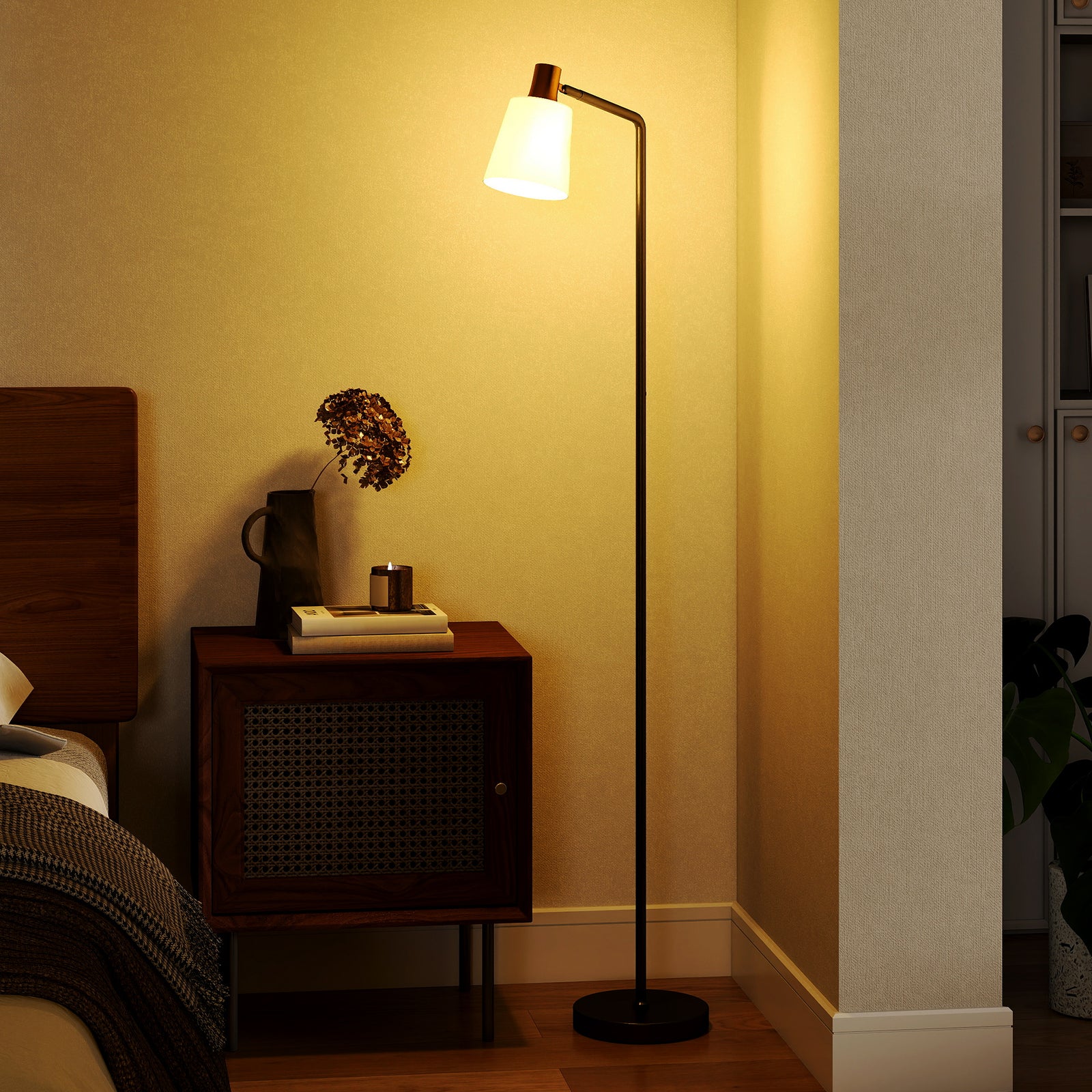 HOMCOM Standing Lamp With Rotatable Head, Modern Floor Lamp, Black