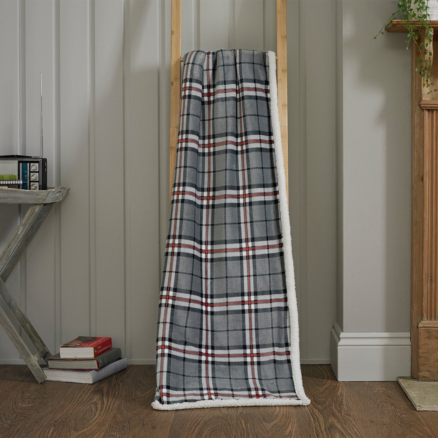 Thomson Cuddly Sherpa Fleece Throw Grey