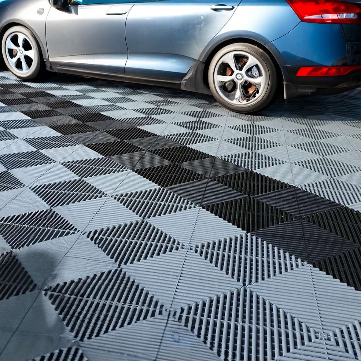 Heavy Duty Vented Garage Interlocking Floor Tiles | Red