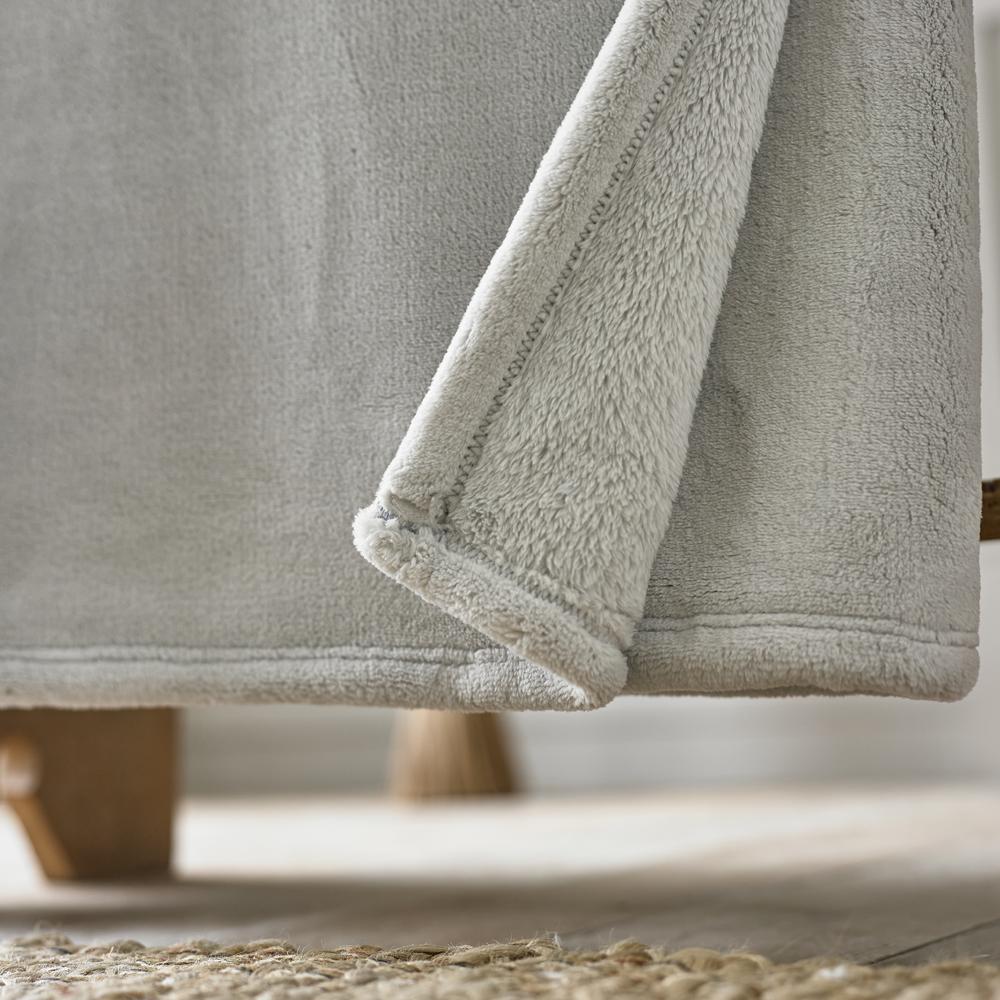 Hardwick Heavyweight Supersoft Fleece Throw | 150cm x 180cm | Silver