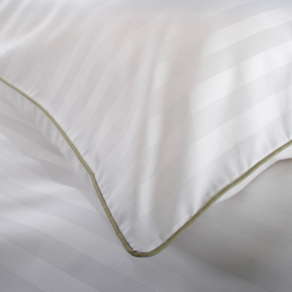 Loxley 100% Cotton Duvet Cover Set – 240tc White Sateen Stripe With Piped Edge | King | White