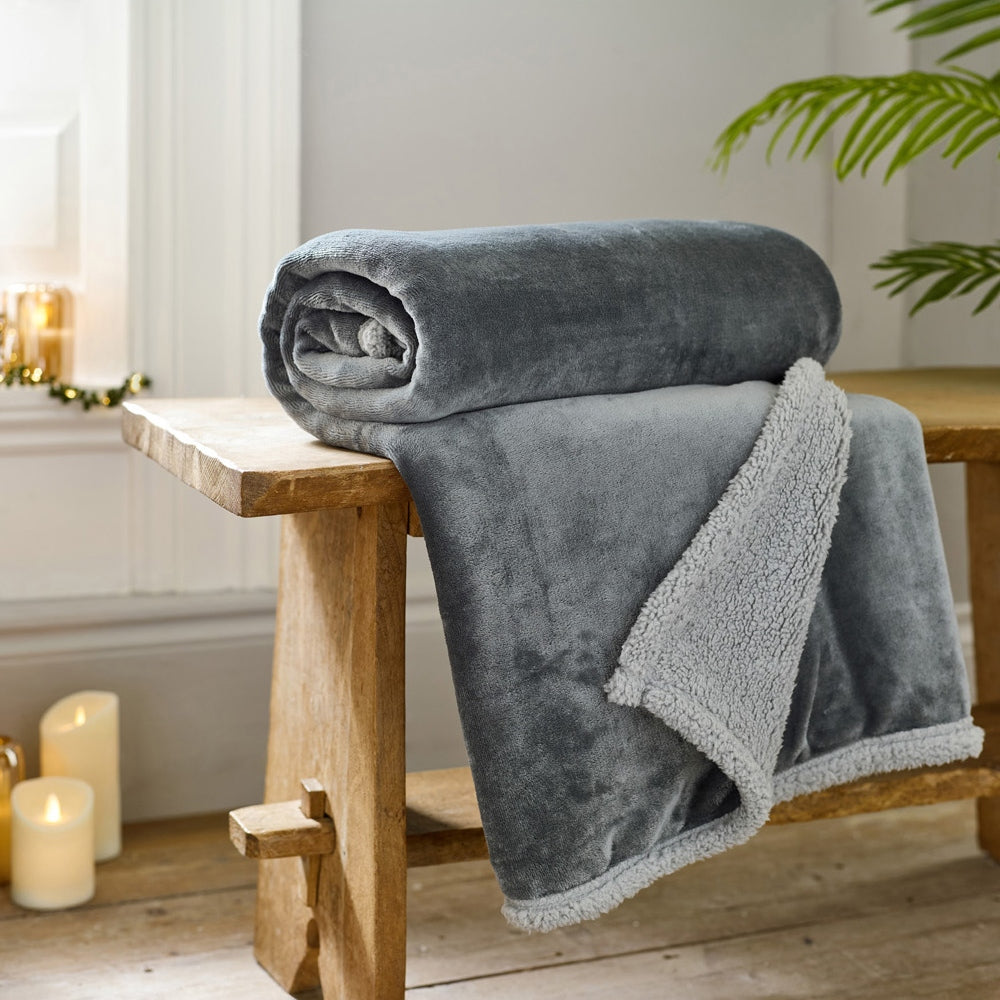 Hazelwood Ultra-soft Flannel & Sherpa Fleece Throw Blanket – 130 X 170cm | 130cm x 170cm | Silver