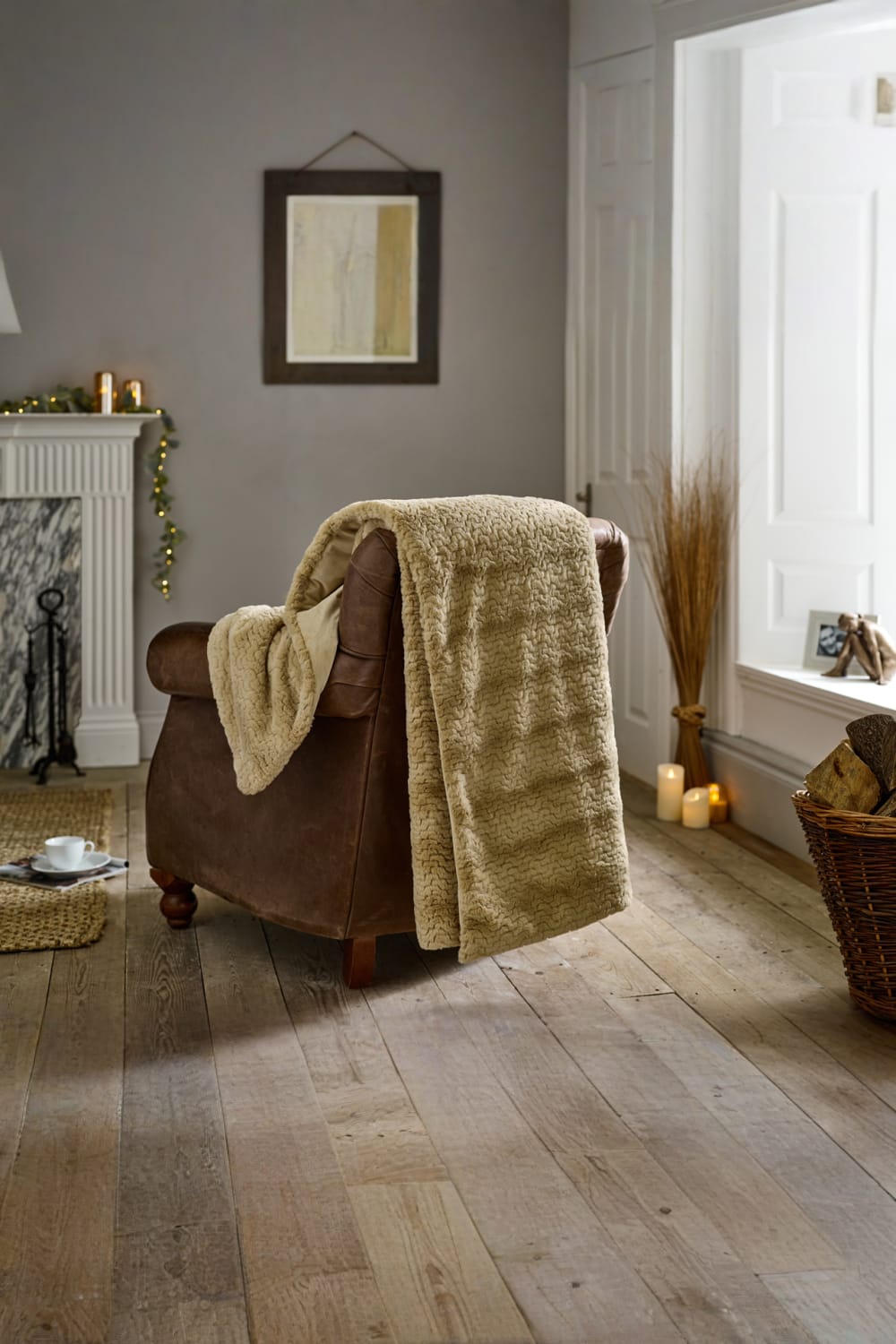 Ashridge Soft Faux Fur Throw 130x170cm – Elegant Textured Blanket | 130cm x 170cm | Cream